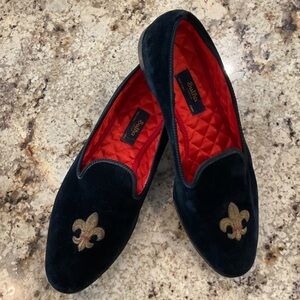 Sulka Elegant Black Velvet Loafers with Gold Embroidery